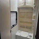 Ruime Caravan Met Prive Sanitair, Laadpaal En Vast Bed
