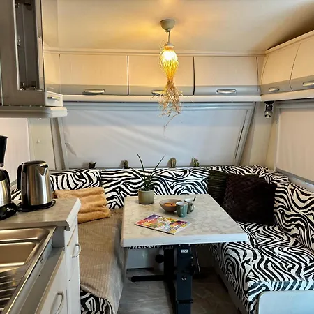 Kemping Ruime Caravan Met Prive Sanitair, Laadpaal En Vast Bed *